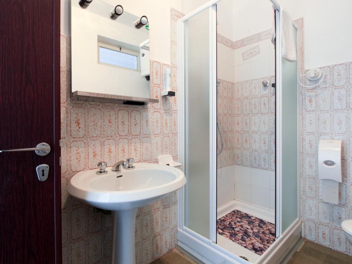 Hotel Funivia Laveno-Mombello Quarto foto