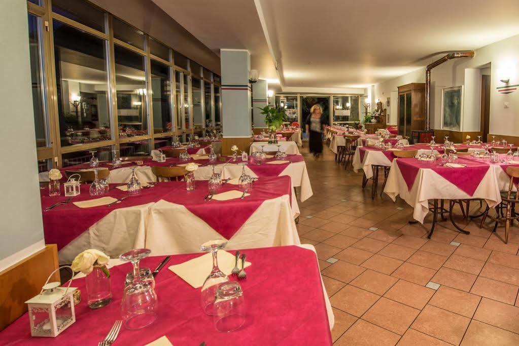Hotel Funivia Laveno-Mombello Exterior foto